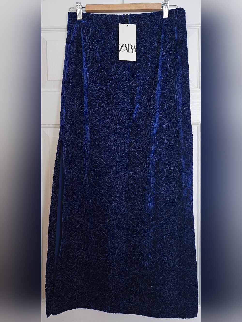 Zara Elegant Velvet Floral  Maxi Skirt - Deep Blue. NWT. Size US M.